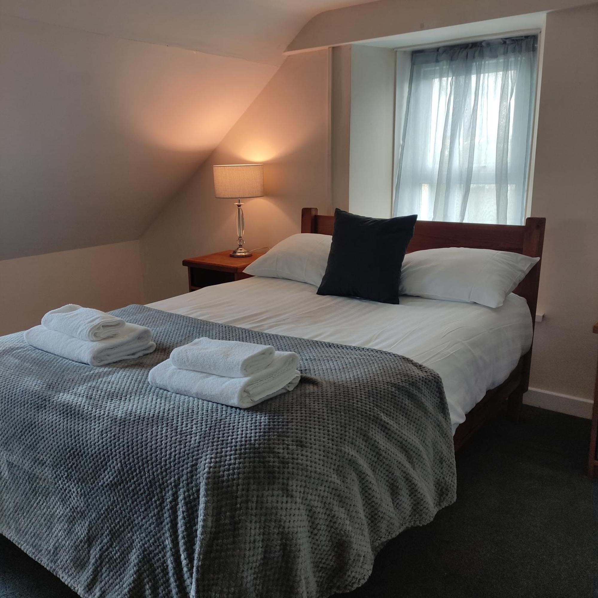 Rose And Crown Hotel & Hope And Anchor Bar Goodwick Екстер'єр фото