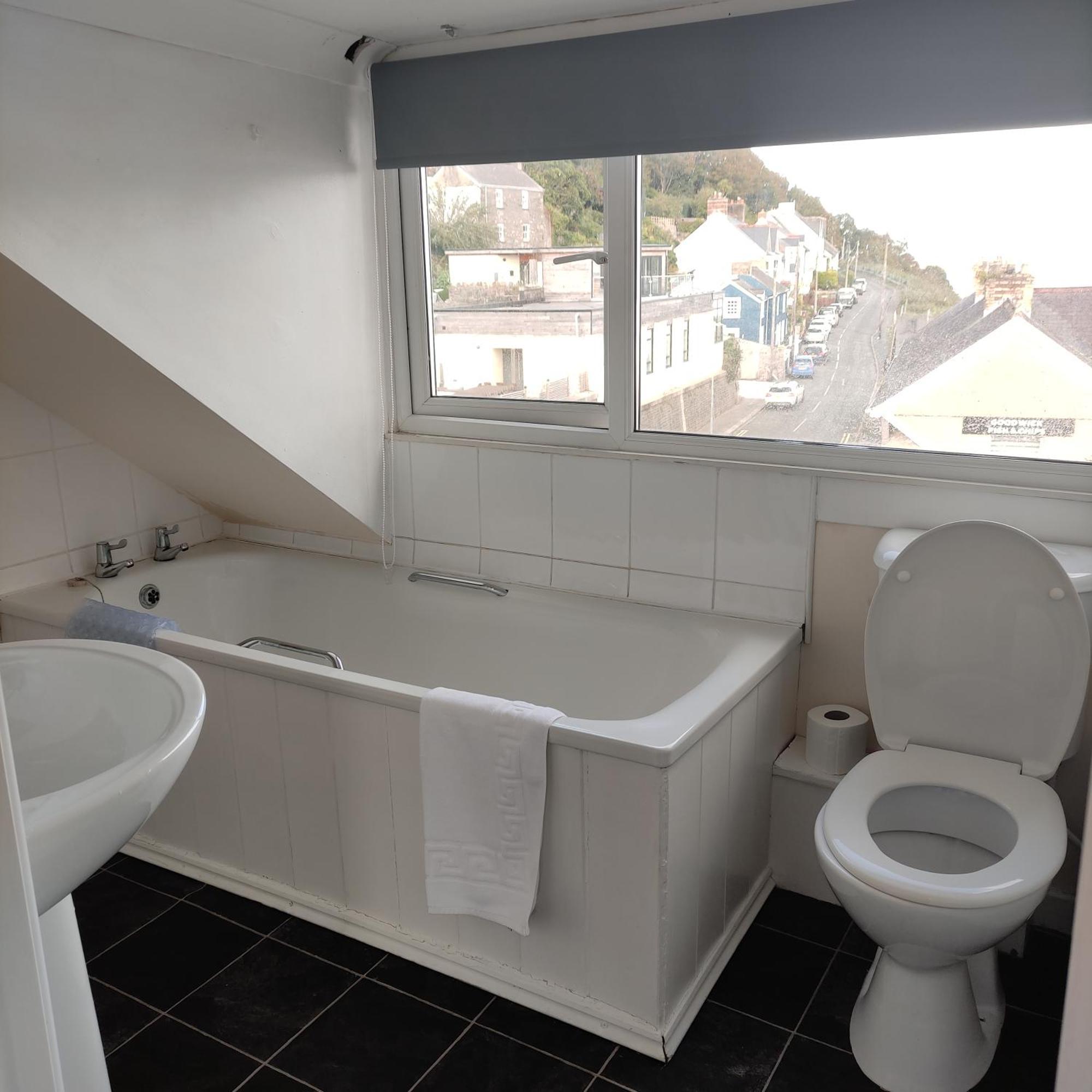 Rose And Crown Hotel & Hope And Anchor Bar Goodwick Екстер'єр фото