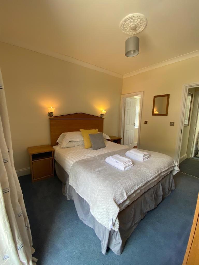 Rose And Crown Hotel & Hope And Anchor Bar Goodwick Екстер'єр фото