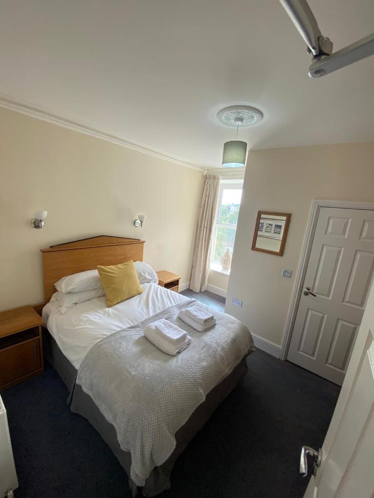 Rose And Crown Hotel & Hope And Anchor Bar Goodwick Екстер'єр фото