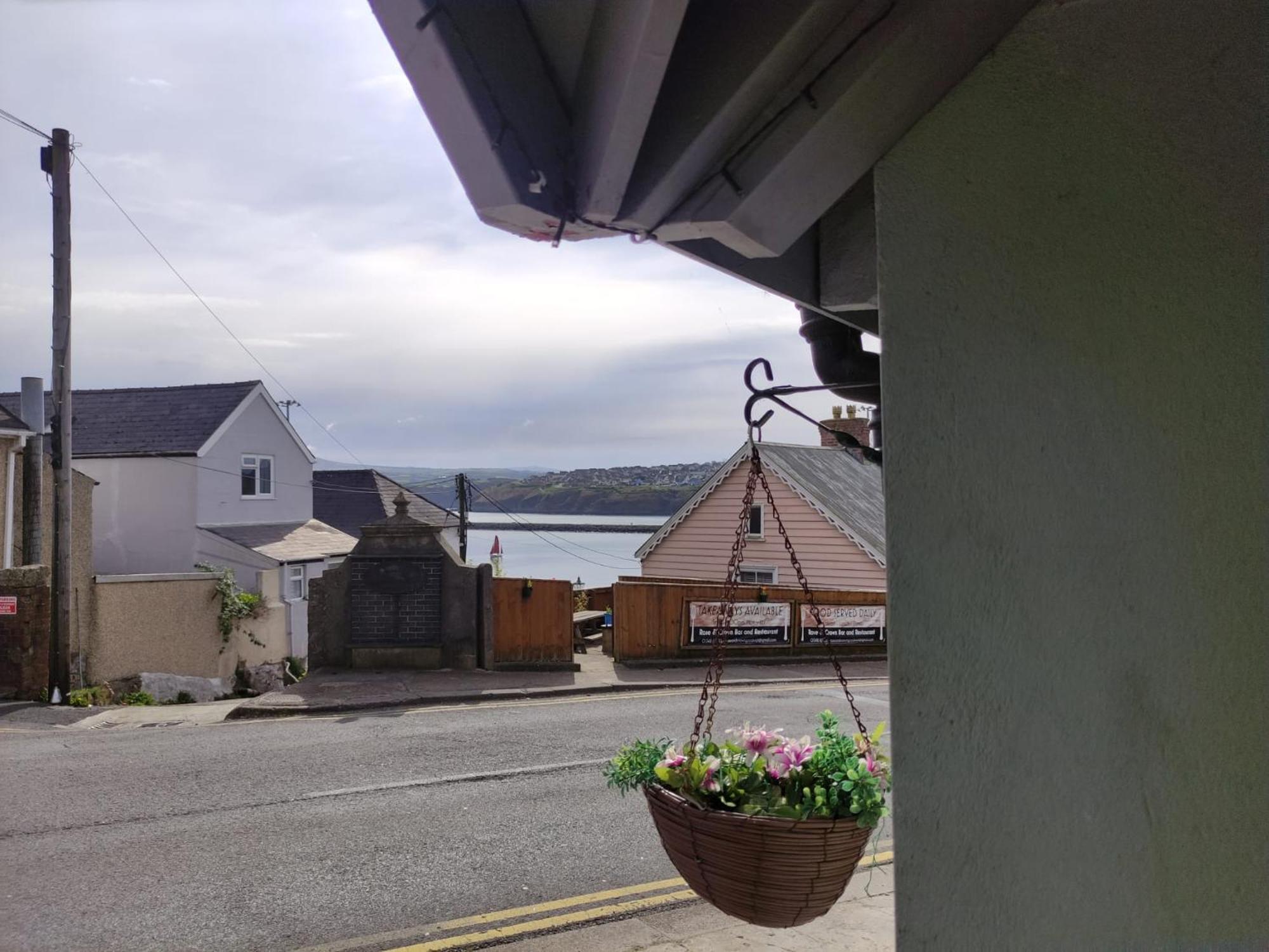 Rose And Crown Hotel & Hope And Anchor Bar Goodwick Екстер'єр фото